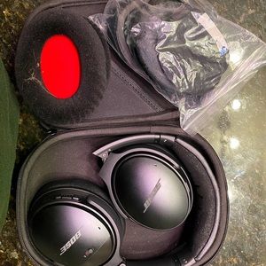 Bose QC35 II with extra ear cups